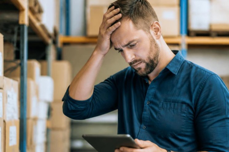 E-shop ukazuje 5 kusů a Helios jen 3? Zjistěte, jak automatické propojení e-shopu s ERP Helios sjednotí sklady, objednávky, ceny i faktury.