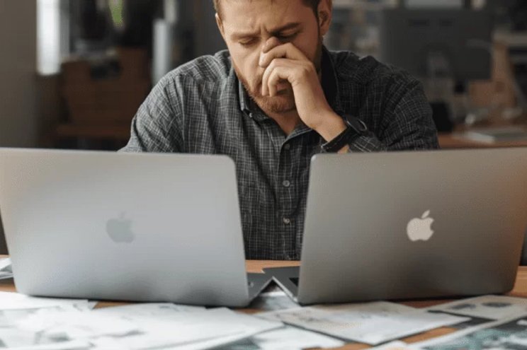 Možná i vy podnikání opíráte o excelové tabulky, manuální evidence nebo zastaralý účetní software. Nebylo by lepší firmu řídit bez starostí z jednoho místa? Pomůže vám s tím komplexní ERP systém Helios Inuvio pro malé a střední podniky. Rádi vám ho dodáme i implementujeme. Minimalizujete riziko chyb, zrychlíte práci svých zaměstnanců nebo zjednodušíte veškeré firemní procesy.