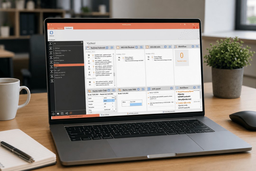 Otevřený notebook s ERP Helios a oknem modulu controlling